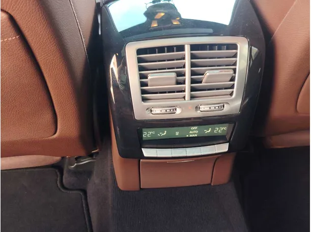 Car image 37