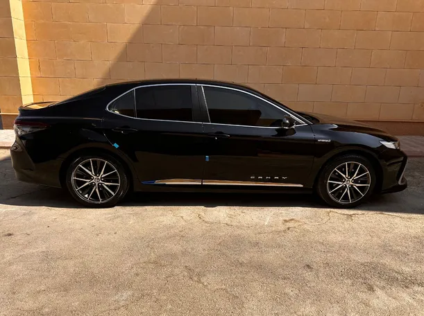 Car image 4
