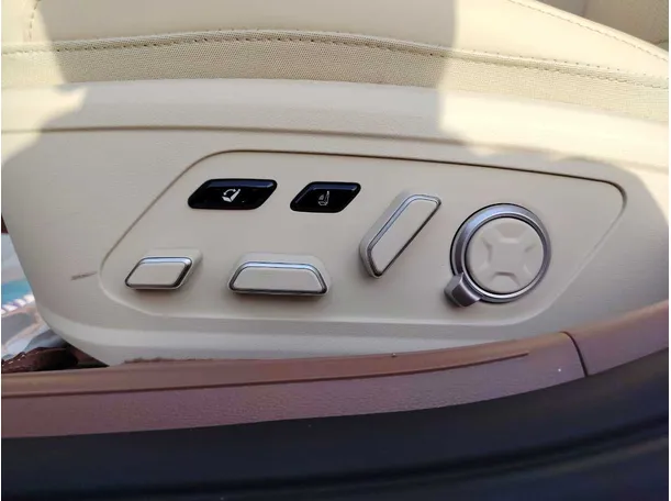 Car image 29