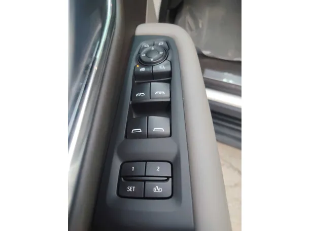 Car image 31