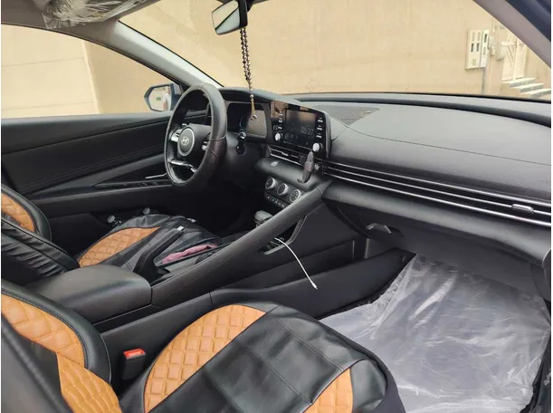 Car image 13