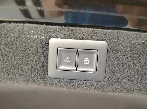 Car image 40