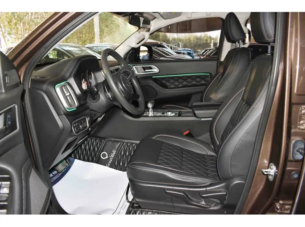 Car image 11