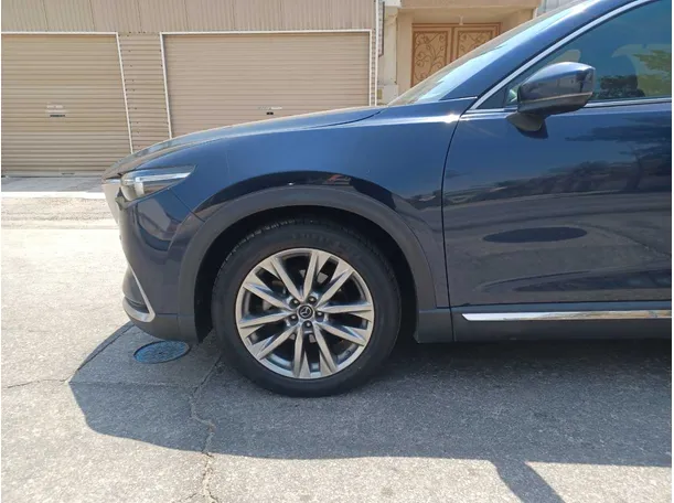 Car image 9
