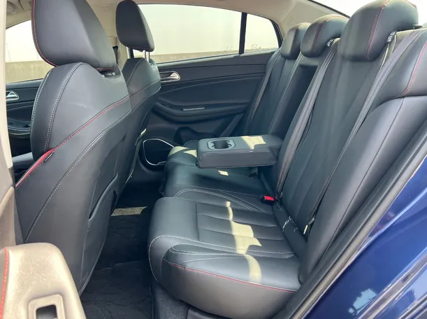 Car image 13