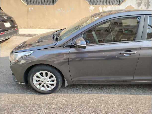 Car image 8