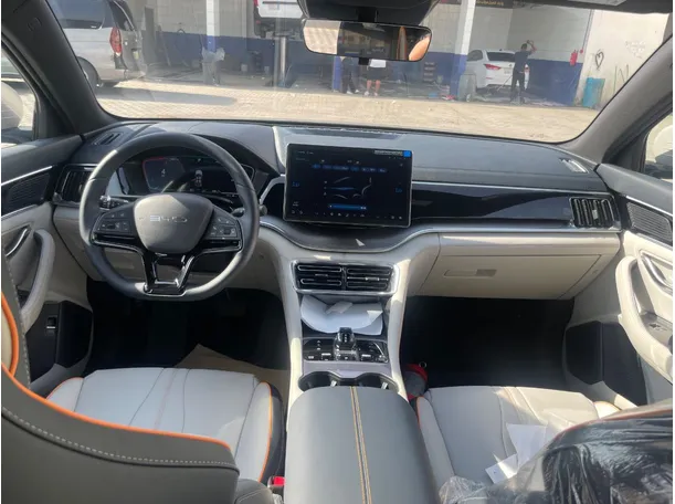 Car image 18
