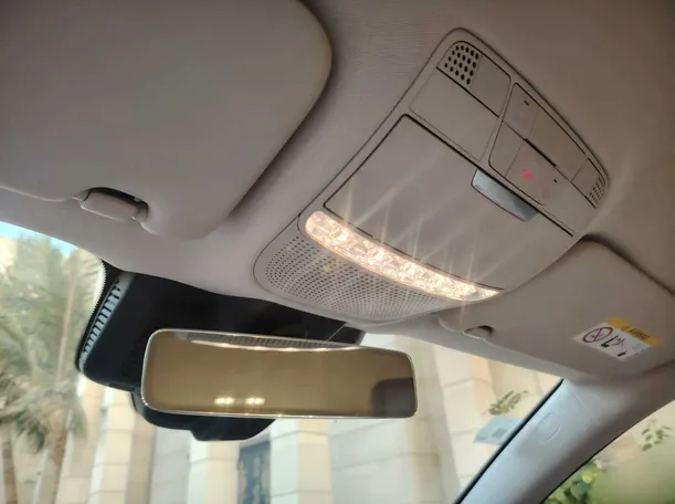 Car image 30