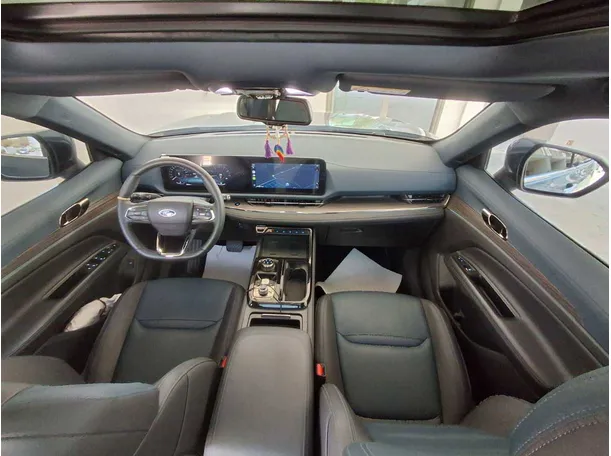 Car image 14