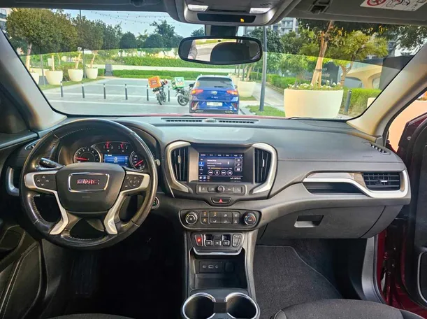 Car image 12