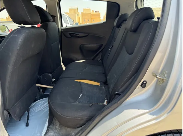 Car image 14