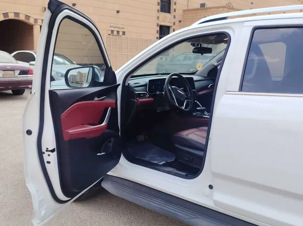 Car image 10