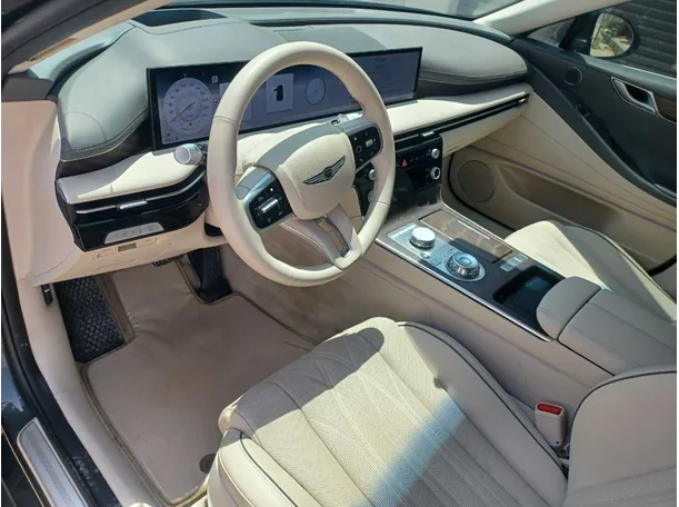 Car image 11