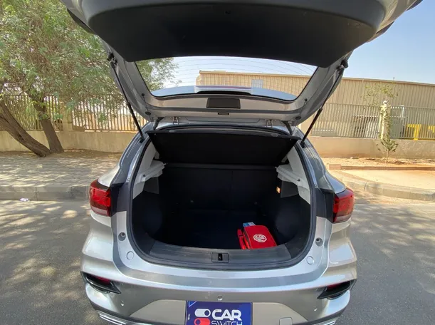 Car image 19