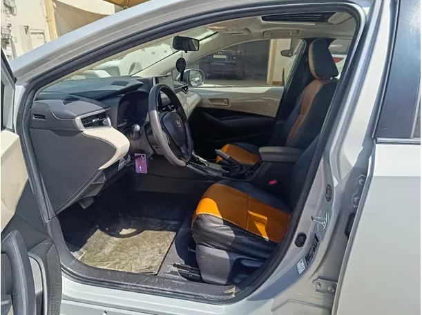 Car image 12