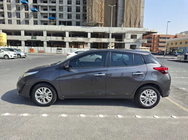 Car image 8