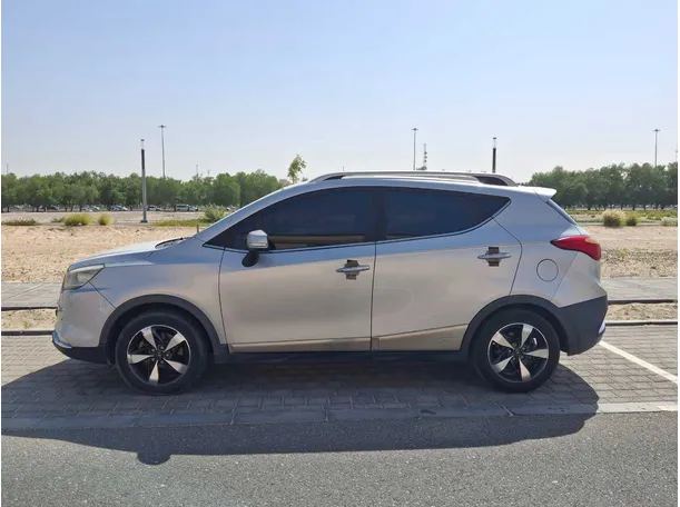 Car image 8