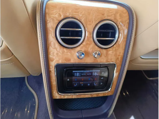 Car image 33