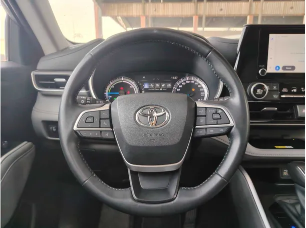 Car image 24