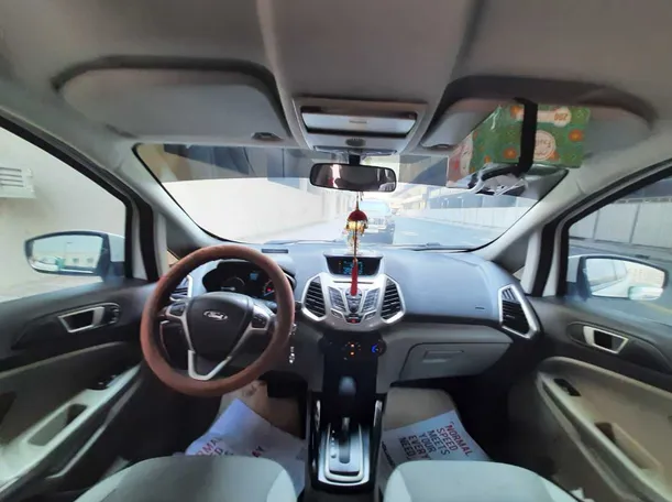 Car image 16