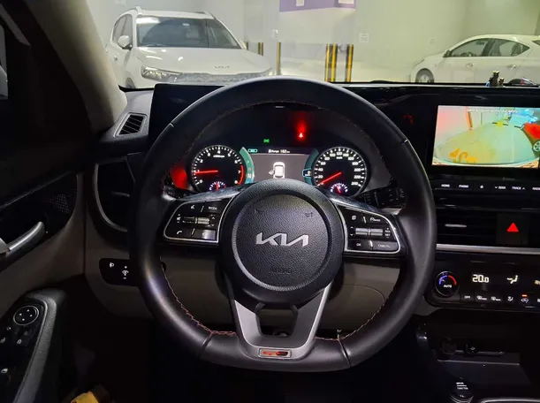 Car image 19