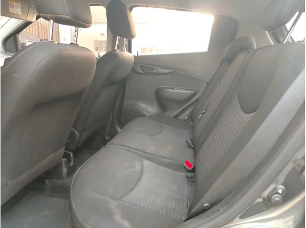 Car image 19