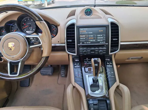 Car image 16
