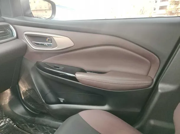 Car image 37