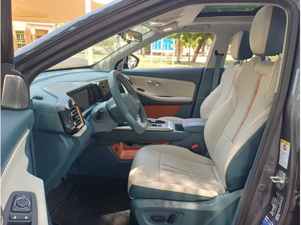 Car image 12
