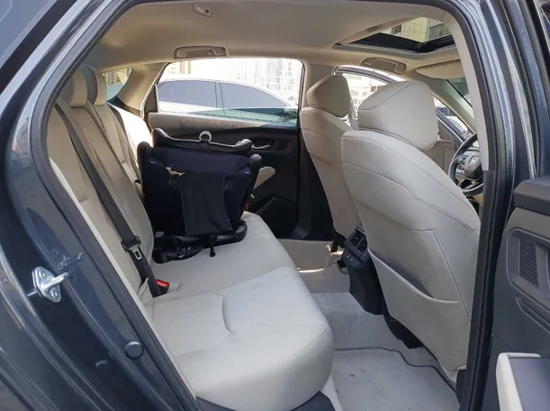 Car image 13