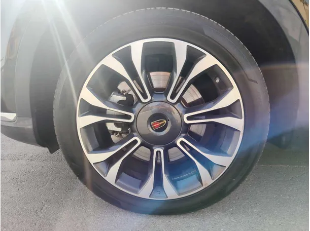 Car image 9