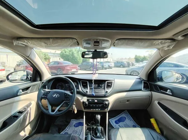 Car image 17