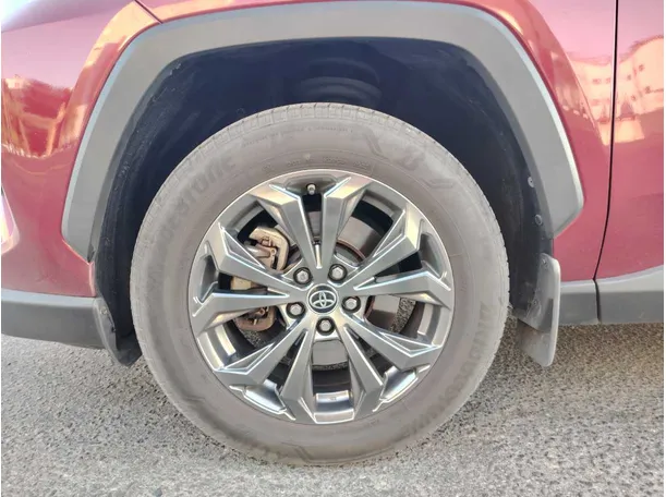 Car image 8
