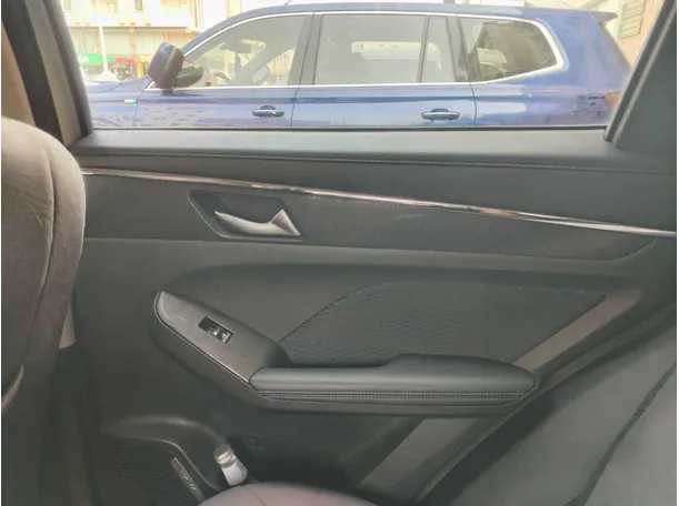 Car image 31