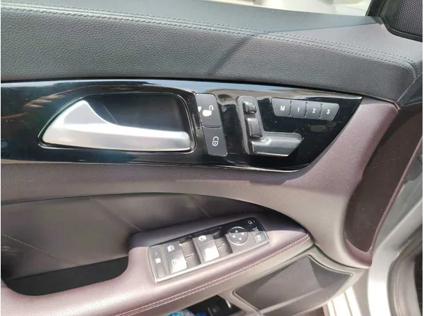 Car image 33