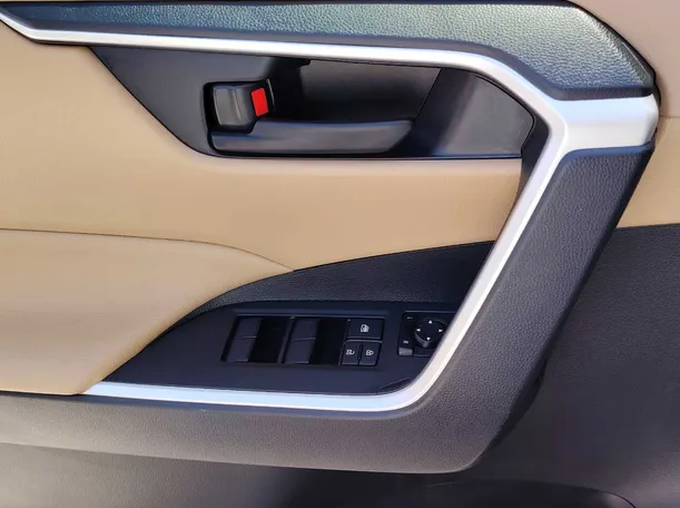 Car image 23