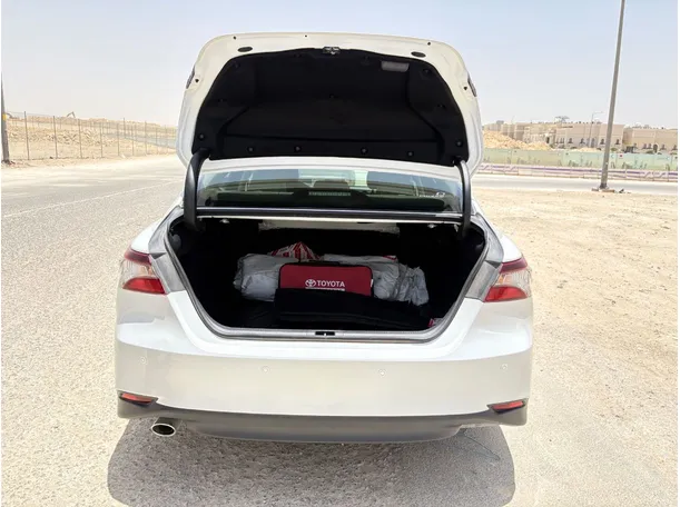 Car image 24