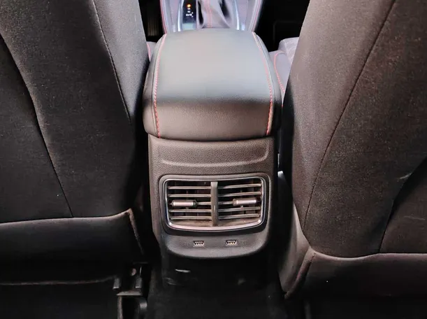 Car image 30