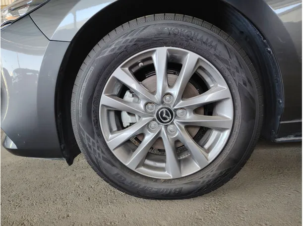 Car image 10
