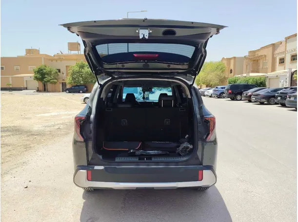 Car image 24