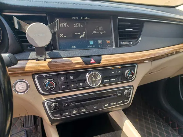 Car image 18