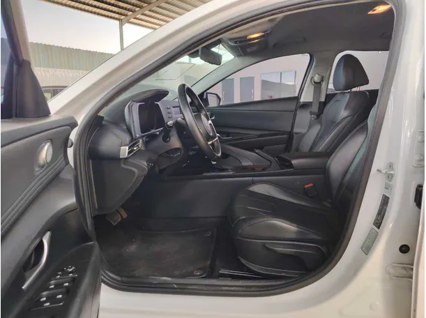 Car image 12