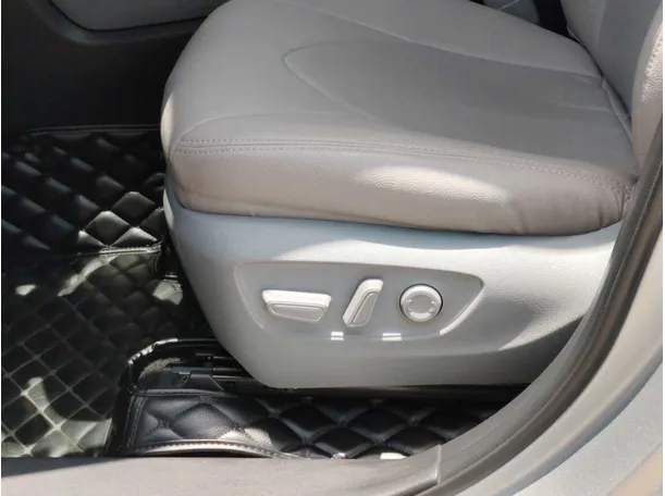 Car image 31
