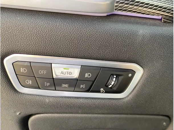 Car image 26