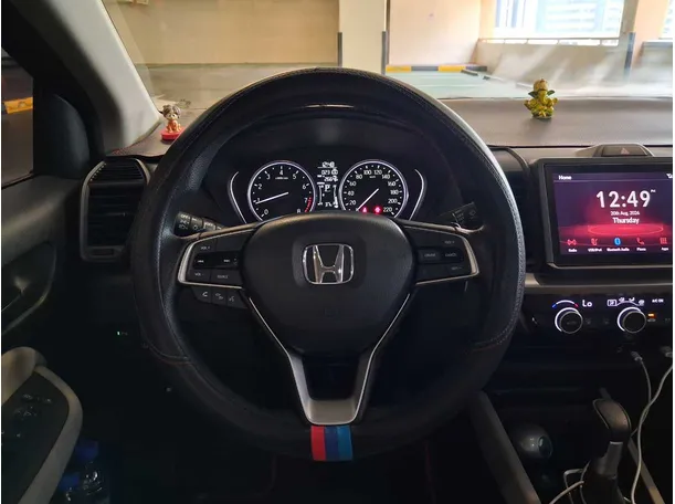 Car image 16