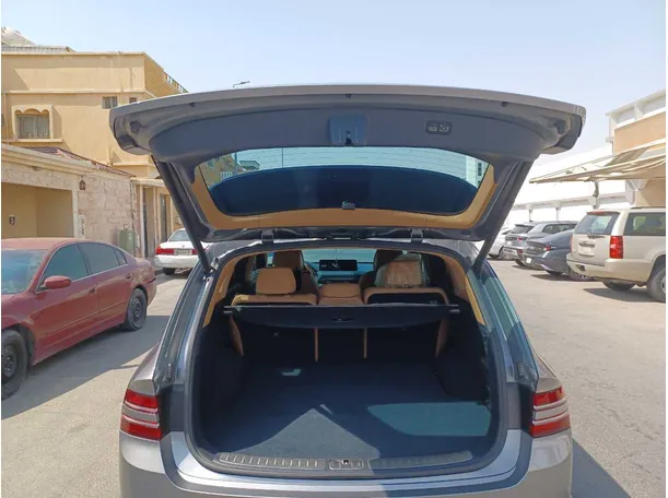 Car image 21