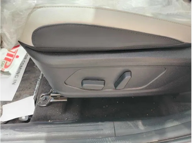 Car image 43