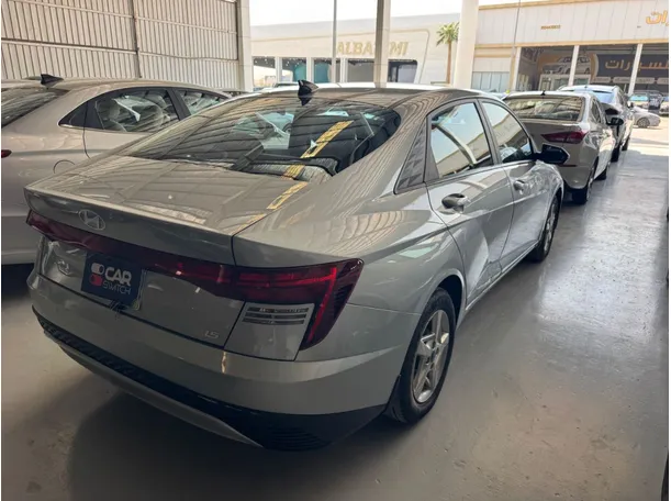 Car image 4