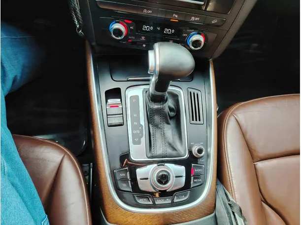 Car image 25