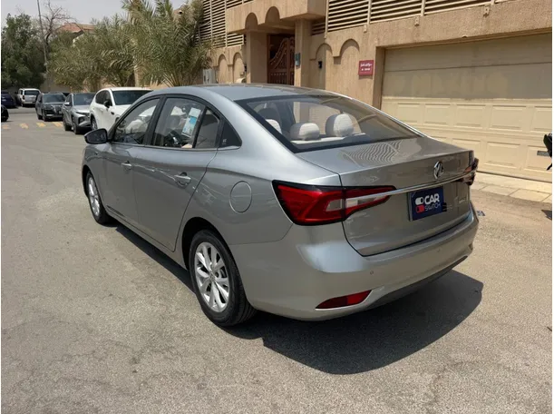 Car image 7
